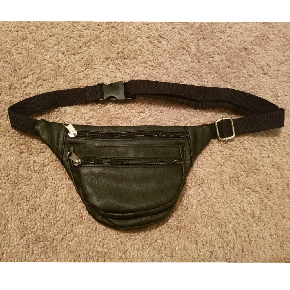 Black fanny pack